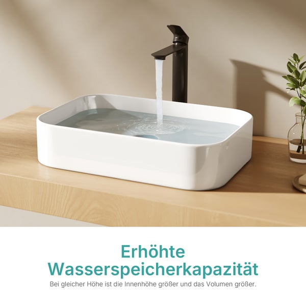 Rechteckiges Aufsatzwaschbecken in Weiß mit Wasserhahn