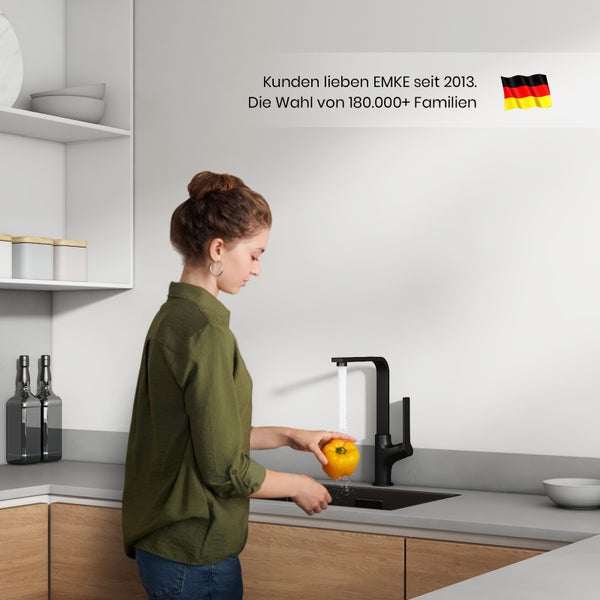 EMKE Küchenarmatur Schwarz Matt – Ultraflaches Design, 360° Schwenkbar, Edelstahl Einhebelmischer für Moderne Küchen, 30x22x10 cm, 3/8’’ Anschluss