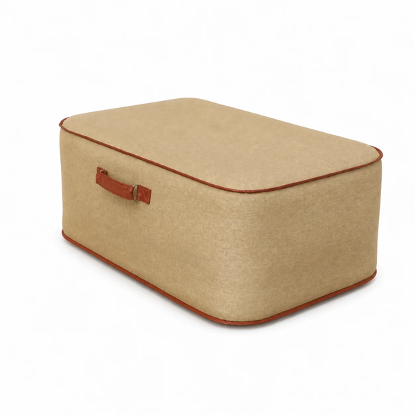 Beige Aufbewahrungsbox aus Stoff mit braunem Tragegriff und Paspelierung.