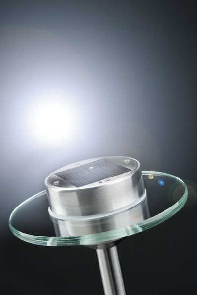 Solarleuchte mit Glasschirm für den Garten