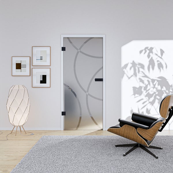 Ganzglastür mit kreisförmigem Mattierungs-Dekor und schwarzen Beschlägen, eingebaut in einem hellen, modern eingerichteten Wohnraum.