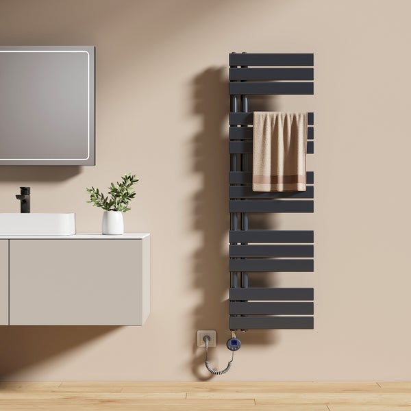EMKE Elektrischer Badheizkörper 132x40 cm, 600W, Design-Paneelheizkörper mit Flachrohr, Thermostat & Timer, digitalem Display, vertikal, seitlich offen, Anschluss links, Anthrazit