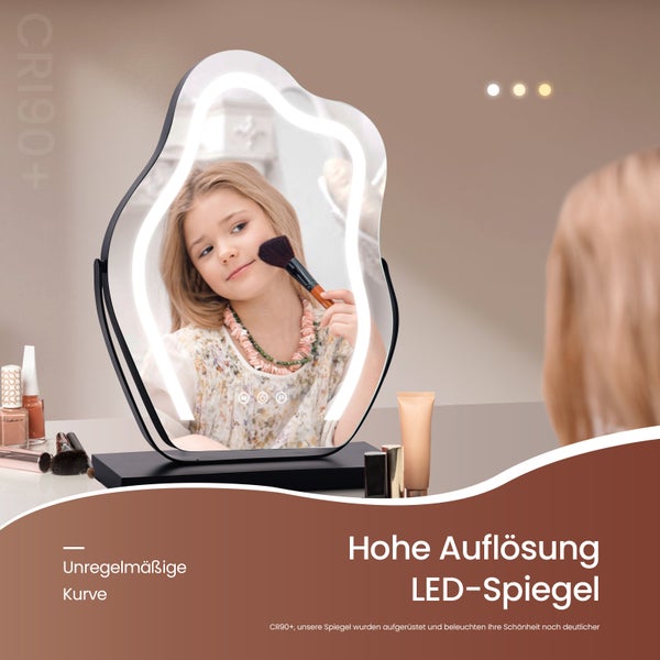 LED Spiegel mit unregelmäßiger Form und hoher Auflösung auf einem Schminktisch.