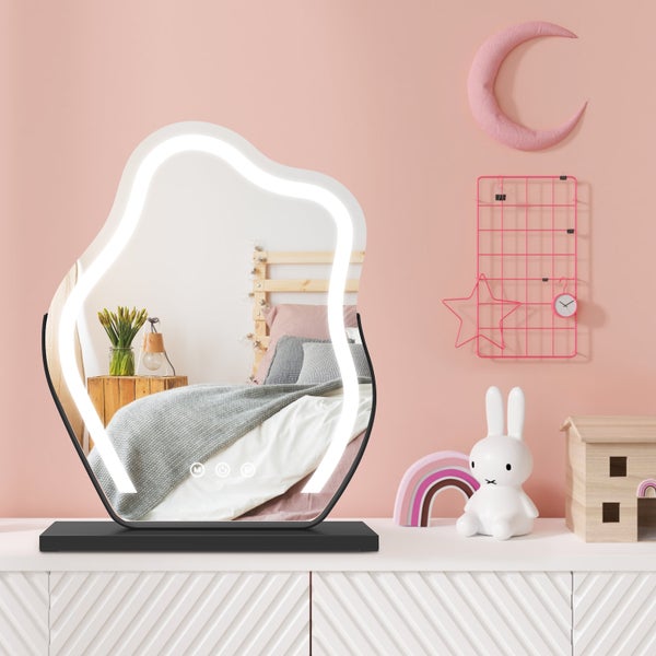 LED-Tischspiegel mit Bett im Hintergrund