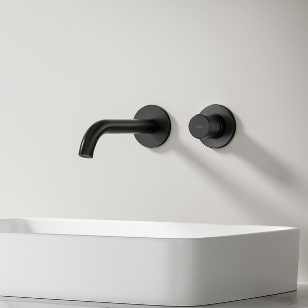 Wandarmatur in Kombination mit einem Aufsatzwaschtisch