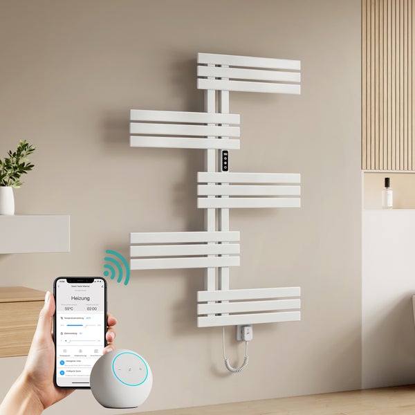 Elektrischer Handtuchheizkörper mit asymmetrischer Anordnung der Heizstäbe, steuerbar über Smartphone App und Sprachsteuerung in modernem Badezimmer.