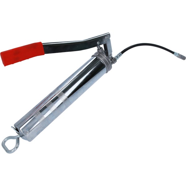 Eine metallene Fettpresse mit Handhebel und flexiblem Schlauch für präzise Schmierarbeiten in der Werkstatt.