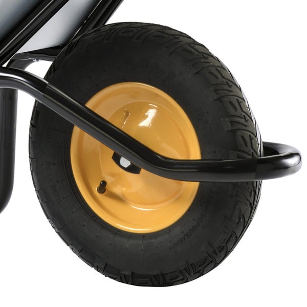 Rad einer Schubkarre mit Reifen und Felge