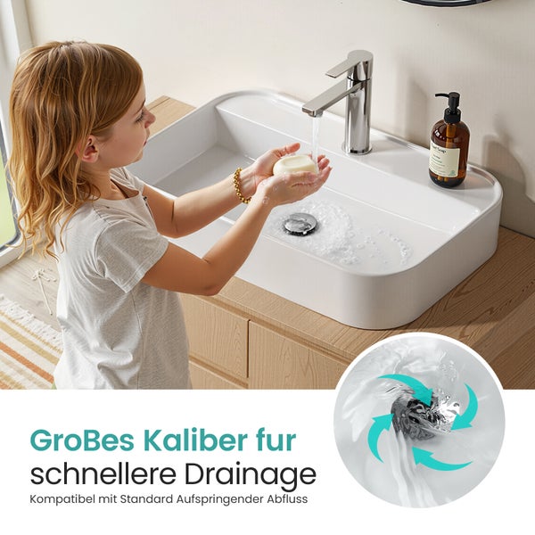 Modernes Badezimmer mit Waschbecken, Armatur und Kind, das sich die Hände wäscht, Text im Vordergrund über schnellen Abfluss