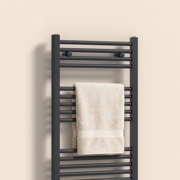 Handtuchheizkörper mit Handtuch
