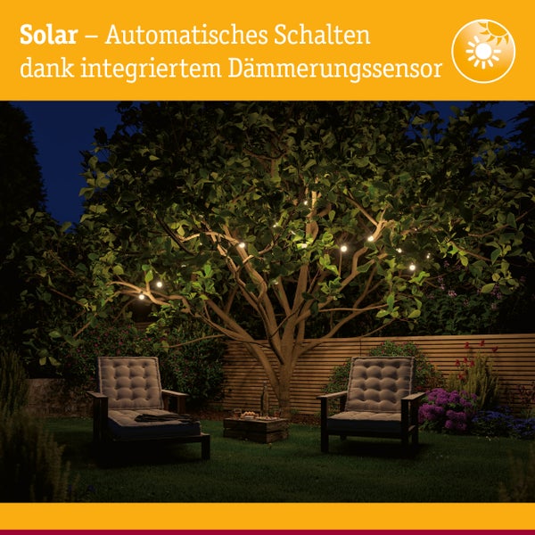 Garten mit solarbetriebener Lichterkette und Dämmerungssensor, stimmungsvolle Beleuchtung