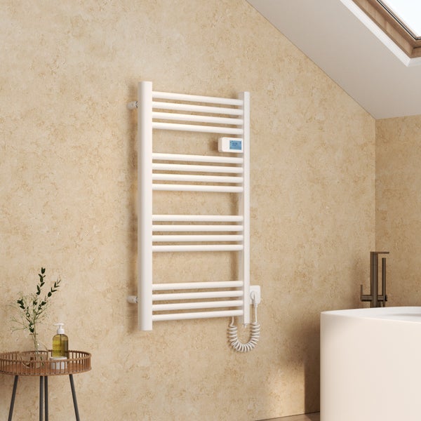 EMKE Elektrischer Handtuchheizkörper 960x540 mm, 500W Badheizkörper, LED-Digitalanzeige mit Thermostat, 7 Heizmodi, Timer, Infrarotsensor, Weiß, für Bad