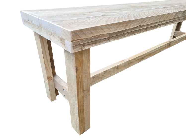 Holzbank mit schlichtem Design