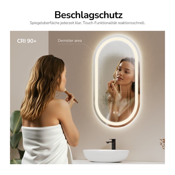 Frau vor beleuchtetem Badezimmerspiegel mit Beschlagschutz und Entfeuchtungsbereich