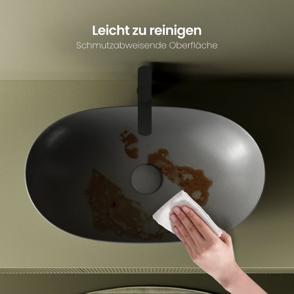 Aufsicht auf ein Waschbecken mit schmutzabweisender Oberfläche, das leicht zu reinigen ist.