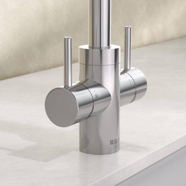 BRITA Küchenarmatur yource pro select (Edelstahl, rund) inkl. 1 x yource CO2-Zylinder und 1 x BRITA P 3000-S Filterkartusche – Küchenarmatur zum Filtern und Sprudeln von Wasser direkt aus der Leitung