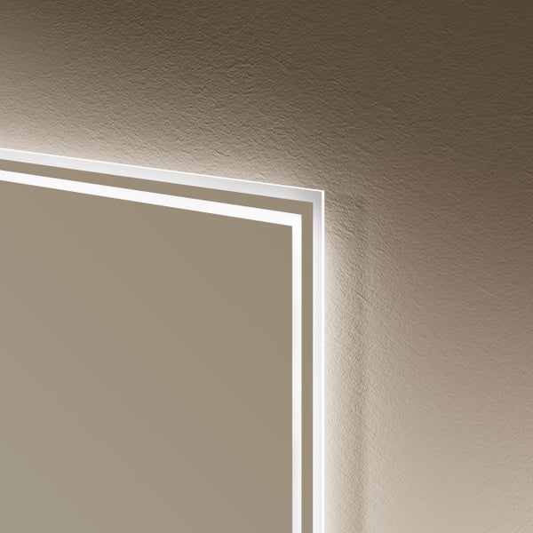 LED-Profil für indirekte Beleuchtung an einer Wandecke mit Lichteffekt auf einer strukturierten Wand.