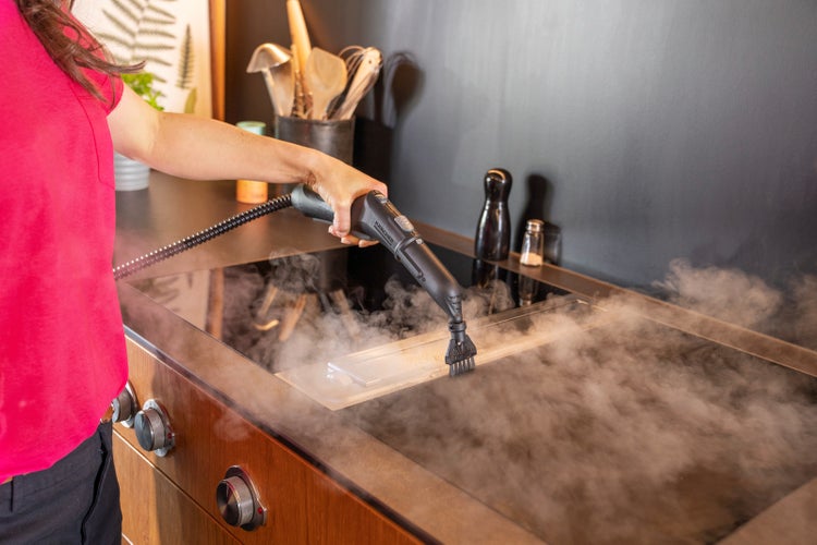 Farbe in einem offenen Farbeimer