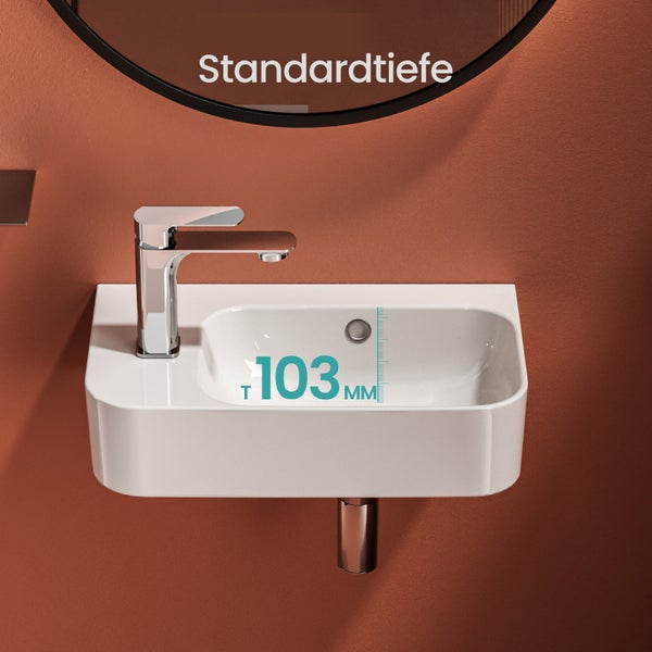 Kleines Waschbecken mit Armatur und einer Tiefe von 103 Millimeter.