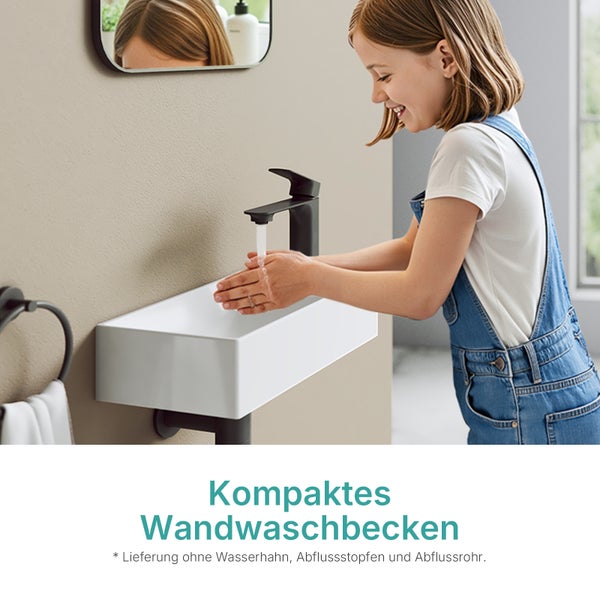 Mädchen wäscht sich die Hände an einem weißen Wandwaschbecken mit schwarzer Armatur