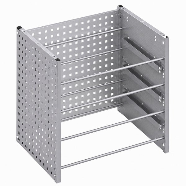 Metallregal mit gelochten Seitenwänden und horizontalen Querstangen zur Werkstattorganisation.