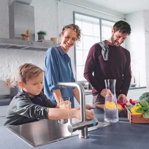 BRITA 3-Wege-Küchenarmatur (Edelstahl, rund) inkl. 1 x BRITA P 1000 Wasserfilter – Küchenarmatur für gefiltertes und ungefiltertes Wasser direkt aus der Leitung