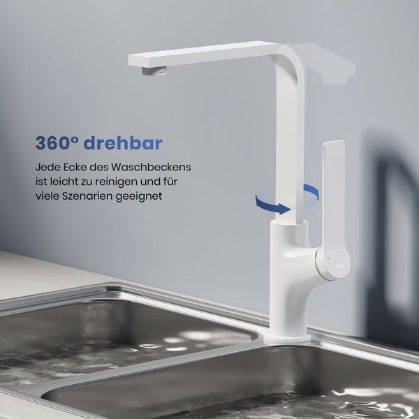 Weiße Küchenarmatur mit 360 Grad drehbarem Auslauf auf einer Edelstahlspüle, EMKE Logo.