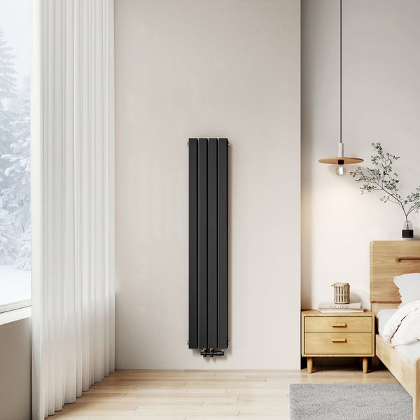 Vertikaler Heizkörper im Schlafzimmer