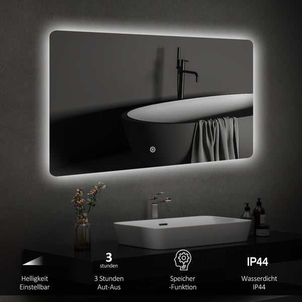 Beleuchteter Spiegel mit Badewannen und Waschbecken Reflexion im modernen Badezimmer