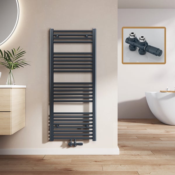 Badezimmer mit Handtuchwärmer und Thermostatventil