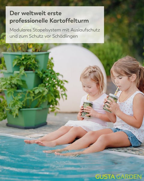 Zwei Kinder am Pool neben einem Gusta Garden Kartoffelturm mit Stapelsystem sowie Auslauf- und Schädlingsschutz. Gusta Garden Logo.