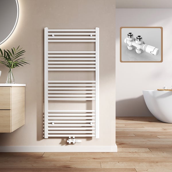 Modernes Badezimmer mit Handtuchwärmer und Thermostatventil