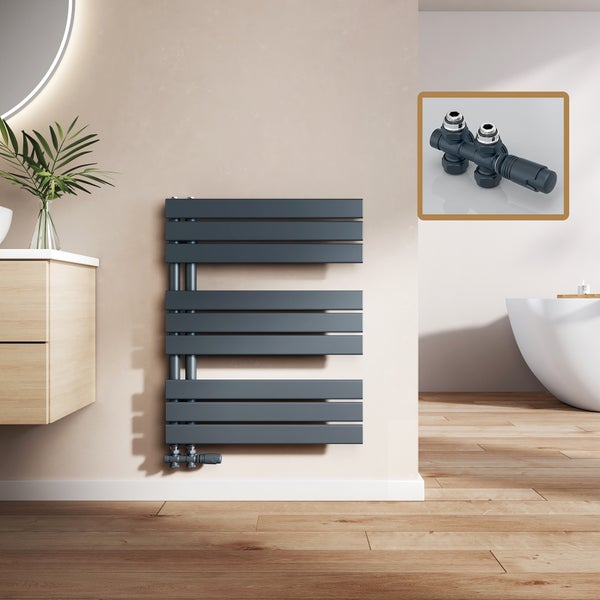 Designheizkörper im Badezimmer mit Heizkörperanschlussgarnitur