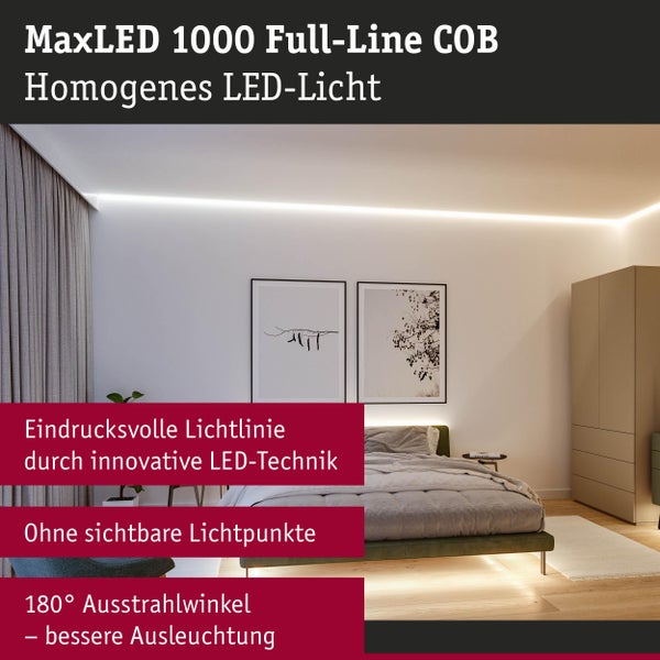 Modernes Schlafzimmer mit indirekter MaxLED 1000 LED-Beleuchtung für eine homogene Lichtlinie.