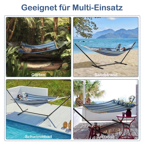 Gestreifte Hängematte mit schwarzem Metallgestell in verschiedenen Umgebungen wie Garten, Sandstrand, Schwimmbad und Terrasse.