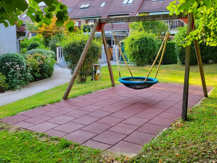 Fallschutzplatte Fallschutzmatte 50 x 50 x 3 cm - 6 Stück 1,5 m² - Ziegelrot | mit Steckverbindern | Fallhöhe 100 cm EN 1177 | witterungsbeständig, wartungsarm | für Spielplätze & Außenanlagen | WARCO