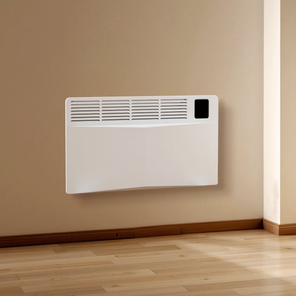 Flachheizkörper zur Wandmontage in einem hellen Raum