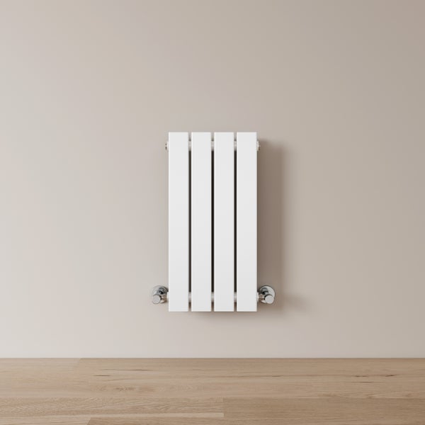 Weißer Heizkörper an einer Wand montiert