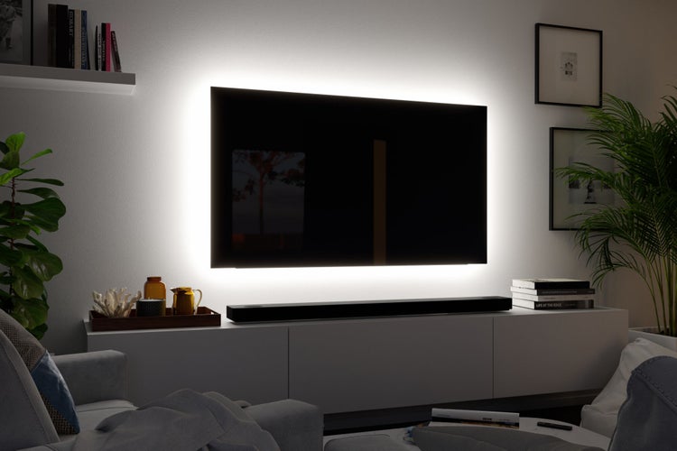 Wohnzimmer mit Fernseher, LED-Hintergrundbeleuchtung und Möbeln
