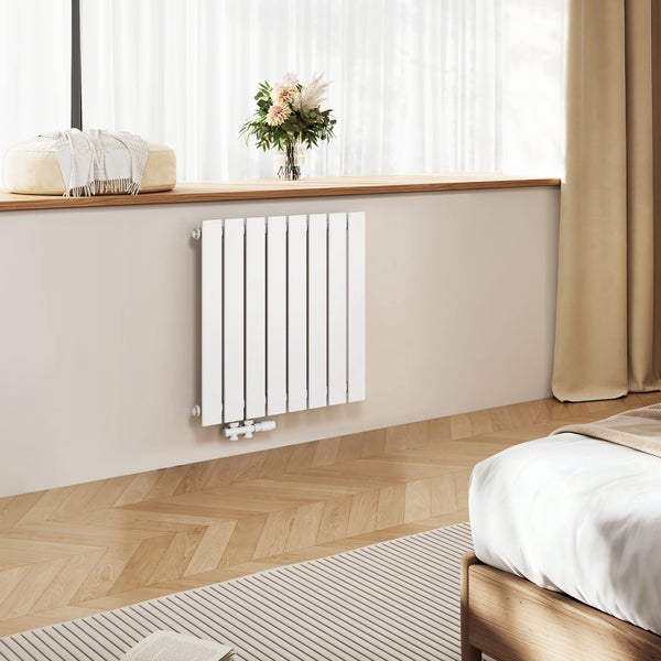 Modernes Schlafzimmer mit einem weißen Heizkörper an der Wand