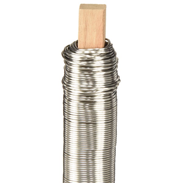 Wickeldraht aus Metall auf einem Holzstab für Floristik und Bastelarbeiten.