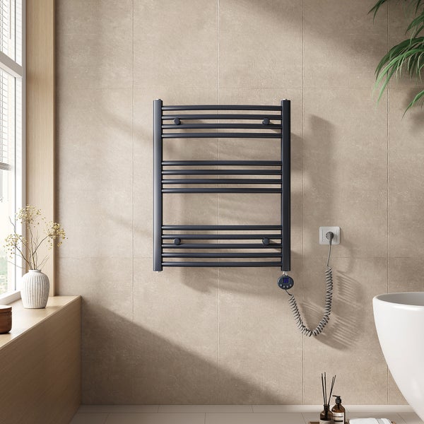 EMKE Elektrischer Badheizkörper mit Thermostat, Gebogener Handtuchwärmer mit Heizstab, Anthrazit, 750 x 600 mm, 300 W