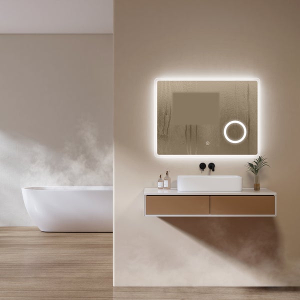 Modernes Badezimmer mit Waschtisch, LED-Spiegel mit Heizung, weißem Aufsatzwaschbecken und freistehender Badewanne in einem wohnlichen Ambiente.