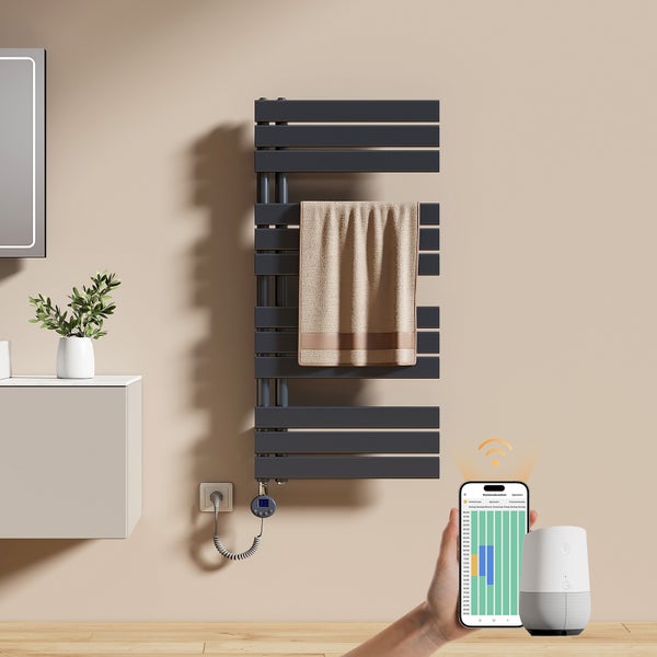 Elektrischer Handtuchheizkörper mit intelligenter Steuerung per Smartphone App und Sprachassistent in einem modernen Badezimmer.