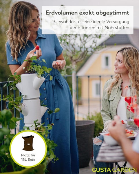 Vertikaler Pflanzturm für Erdbeeren auf einer Terrasse, Platz für 15 Liter Erde für ideale Nährstoffversorgung, Gusta Garden Logo.