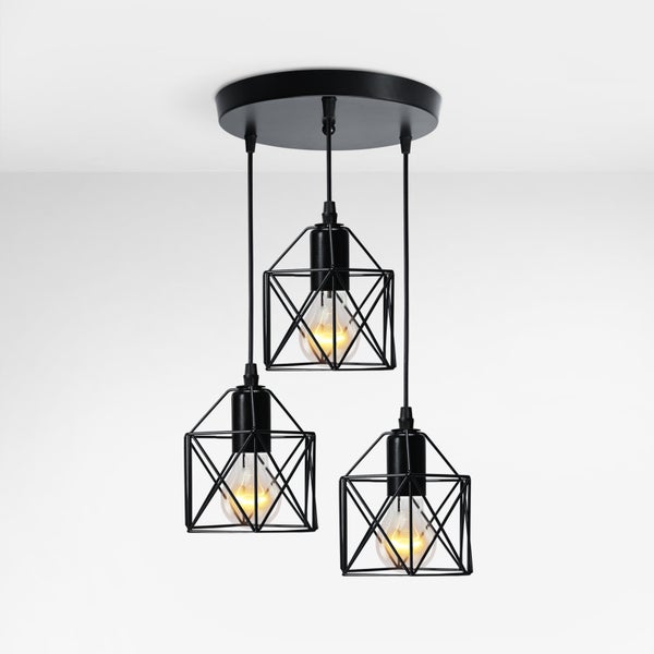 Deckenleuchte mit drei Lampen und geometrischen Lampenschirmen