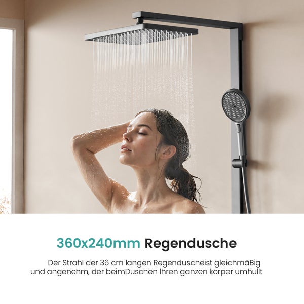 Frau unter einer 360x240 Millimeter großen Regendusche mit Handbrause