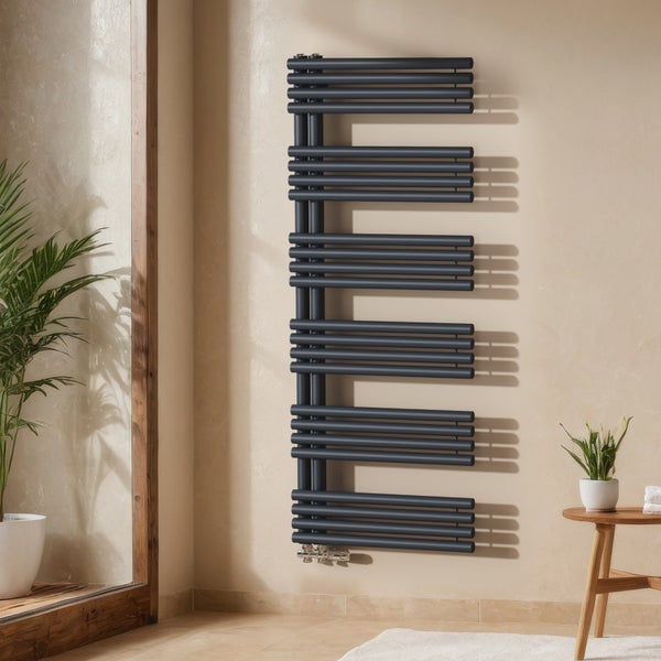 EMKE Badheizkörper mit Handtuchfunktion 1535×600 mm Rundrohr, Warmwasserheizung, Anthrazit, 933W, Stahl, Wandmontage, für Badezimmer geeignet