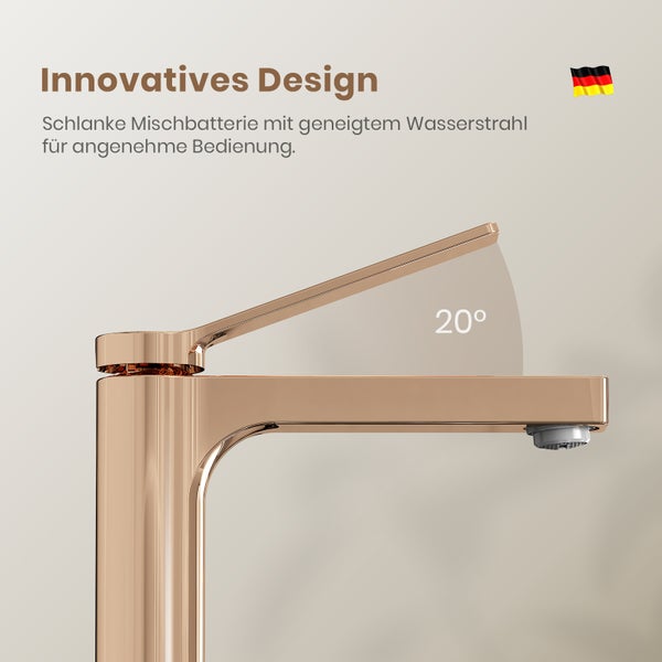 Schlanke Mischbatterie mit geneigtem Wasserstrahl für angenehme Bedienung.