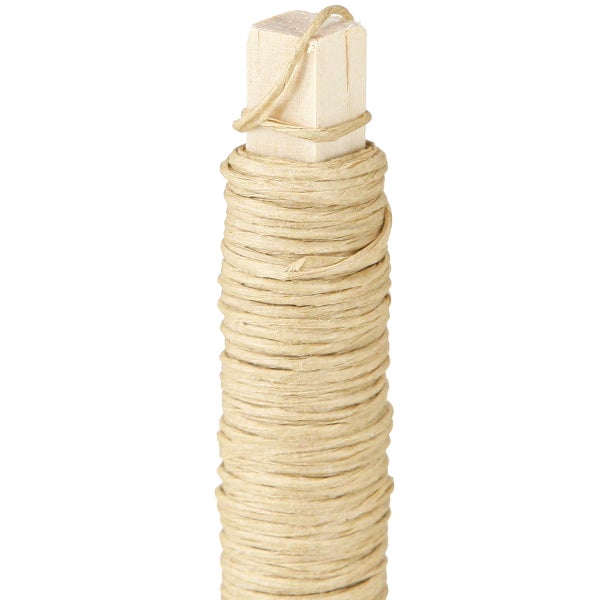 Papierkordel mit Drahtkern auf einem Holzstab aufgewickelt.